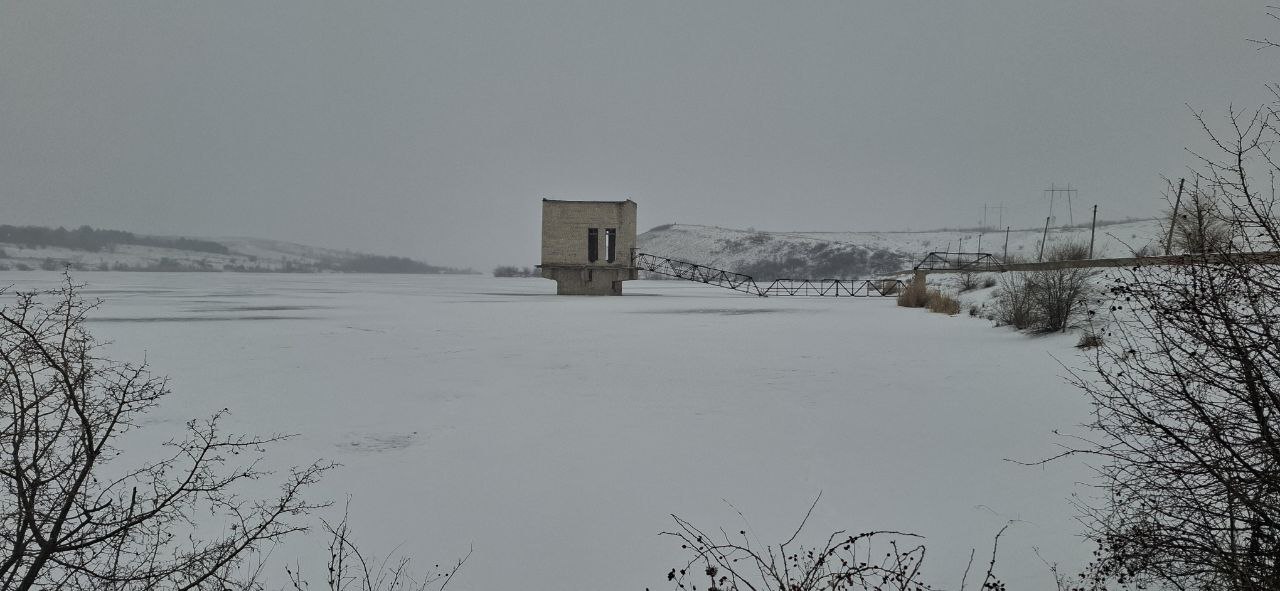 Проведены противозаморные мероприятия на водном объекте