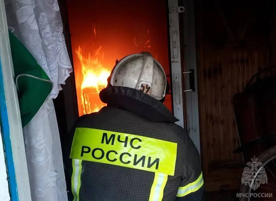 Двух выживших в страшном пожаре в Лисичанске детей доставят в детскую республиканскую больницу