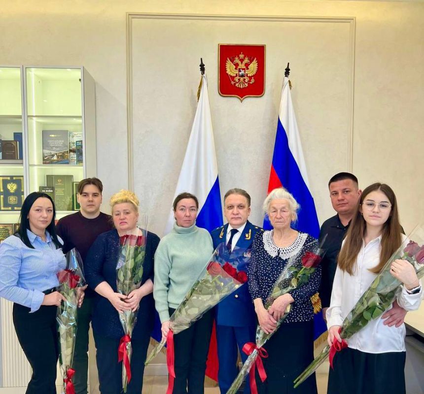 Прокурор Луганской Народной Республики Глеб Михайлов встретился с семьями сотрудников прокуратуры, трагически погибших при выполнении служебного долга