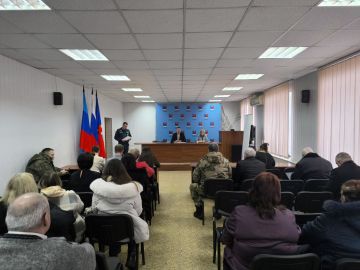 Альберт Зинченко: Сегодня Первый заместитель Главы Станично-Луганского МО Владимир Макеев совместно с Председателем Совета Станично-Луганского муниципального округа Татьяной Пономаревой провели аппаратное совещание с...