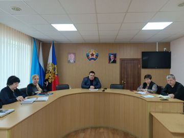 Сегодня Глава городского округа город Ровеньки Андрей Рубанцов провел плановое рабочее совещание с руководителями управлений администрации и структурных подразделений