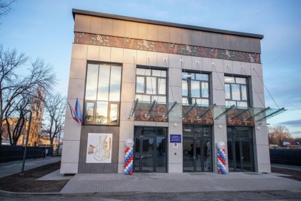 Московские специалисты восстановили музыкальную школу в Луганске