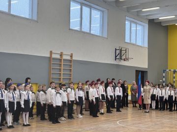 Юные патриоты Ровеньковской школы №6 приняли участие в смотре-конкурсе "Строя и Песни"