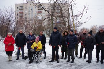 ������ ����������: ������� ������ ������� � �������, ������������ �� ��� ������ ������-������������������ � 37-� ��������� ������ ��������� ����� �� �����������