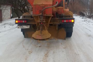 Подсыпка автомобильных дорог по городу и Свердловскому округу проходит постоянно!