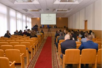 В большом зале заседаний Администрации округа под председательством Бориса Семиошко прошло очередное, 42-е заседание Совета депутатов первого созыва