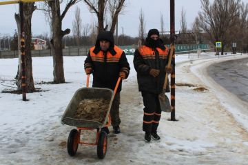 Сергей Козенко: В Краснодонском муниципальном округе продолжаются работы по борьбе с гололедом
