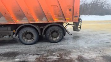 Андрей Рубанцов: В Ровеньках в течение всего дня, по моему поручению, ведутся работы по обработке противогололёдными материалами улично-дорожной сети городского округа