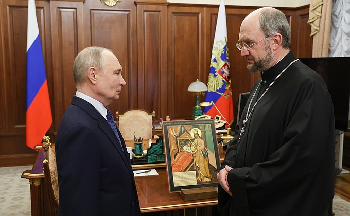 На встрече с протоиереем Александром Ткаченко – председателем правления фонда поддержки детей с тяжёлыми заболеваниями «Круг добра» обсуждались итоги пятилетней работы организации