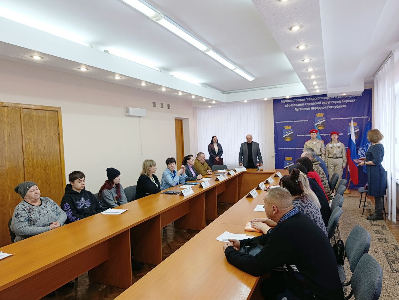 В Администрации муниципального образования городской округ город Кировск ЛНР состоялась церемония торжественной передачи высоких наград семьям пяти погибших участников СВО