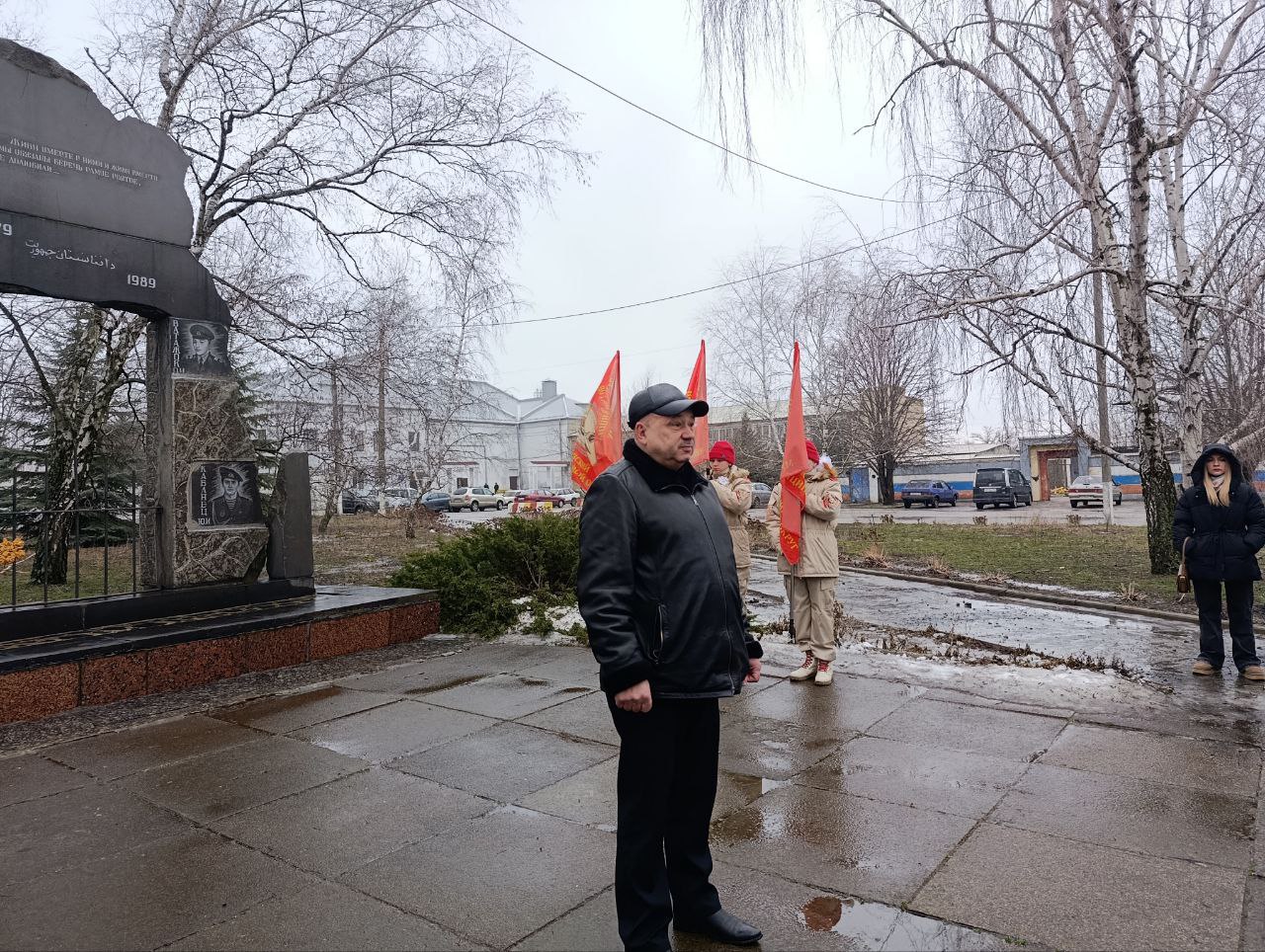 15 февраля у памятника воинам-афганцам в Кировске состоялся митинг, приуроченный к 37-й годовщине вывода советских войск из Афганистана