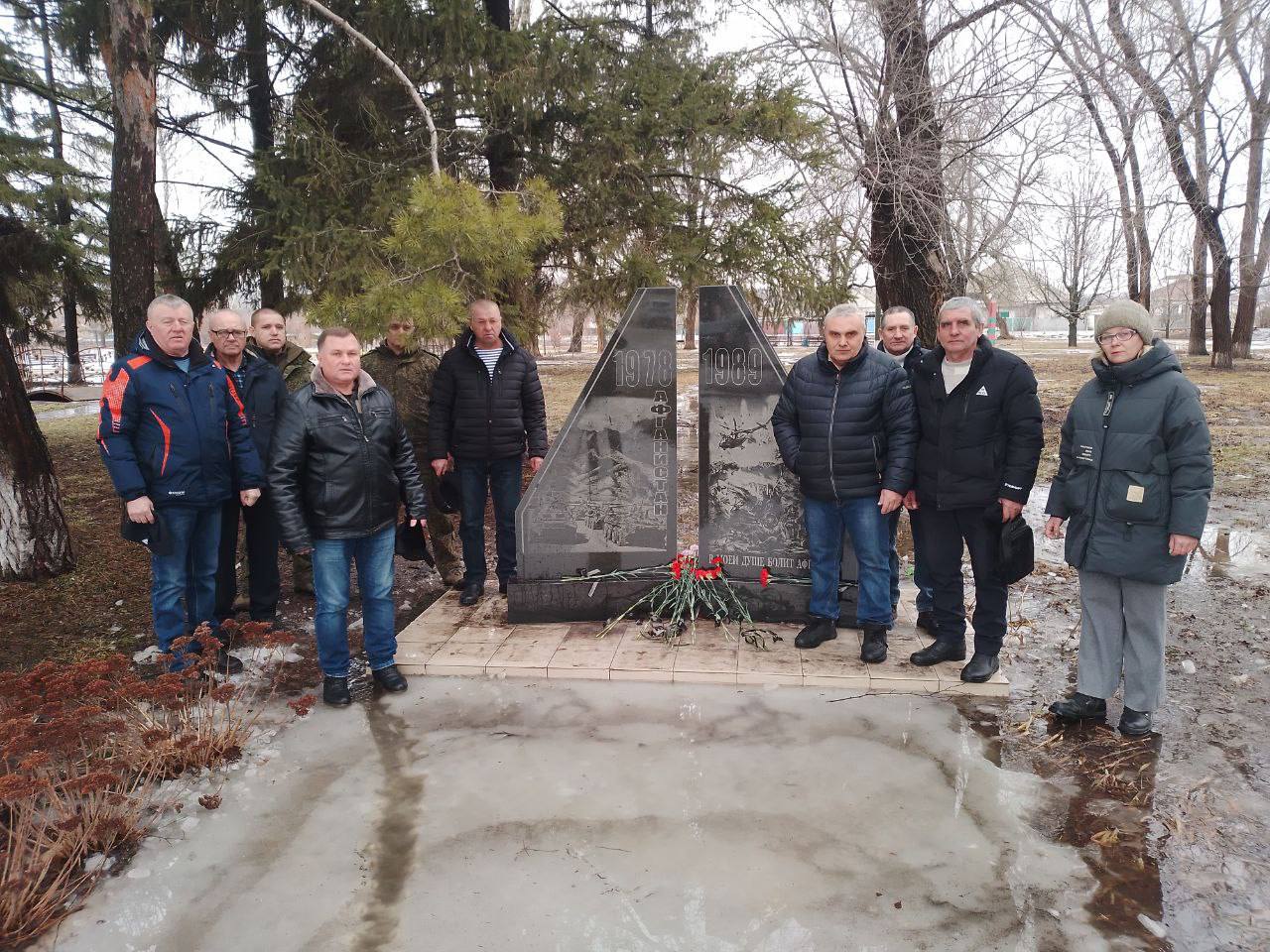 В ТРОИЦКОМ ПОЧТИЛИ ПАМЯТЬ ВОИНОВ-ИНТЕРНАЦИОНАЛИСТОВ