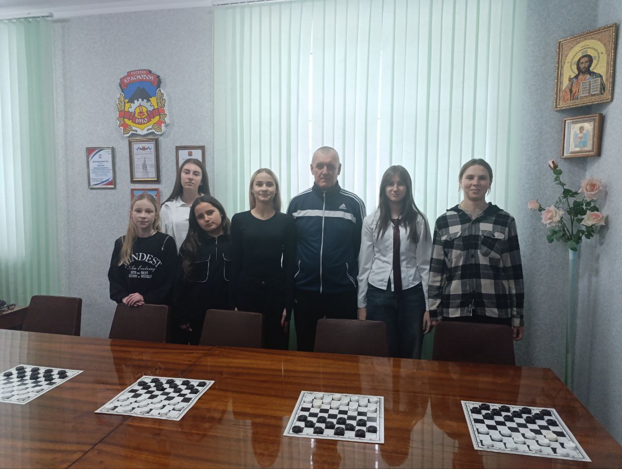 В Краснодоне прошел турнир по шашкам среди девушек разного возраста