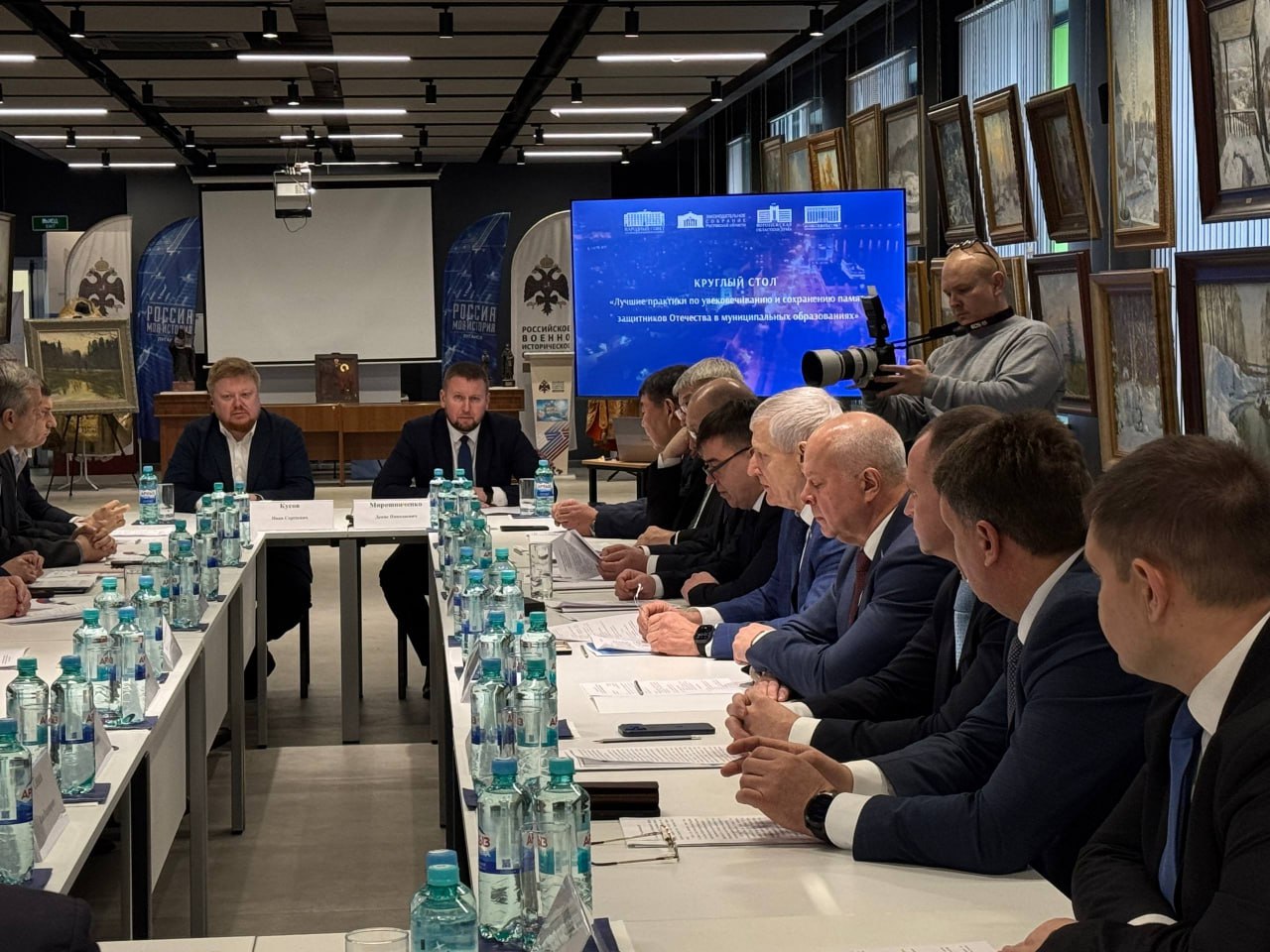 Заместитель Главы администрации Луганска приняла участие в круглом столе о лучших практиках по увековечиванию памяти защитников Отечества