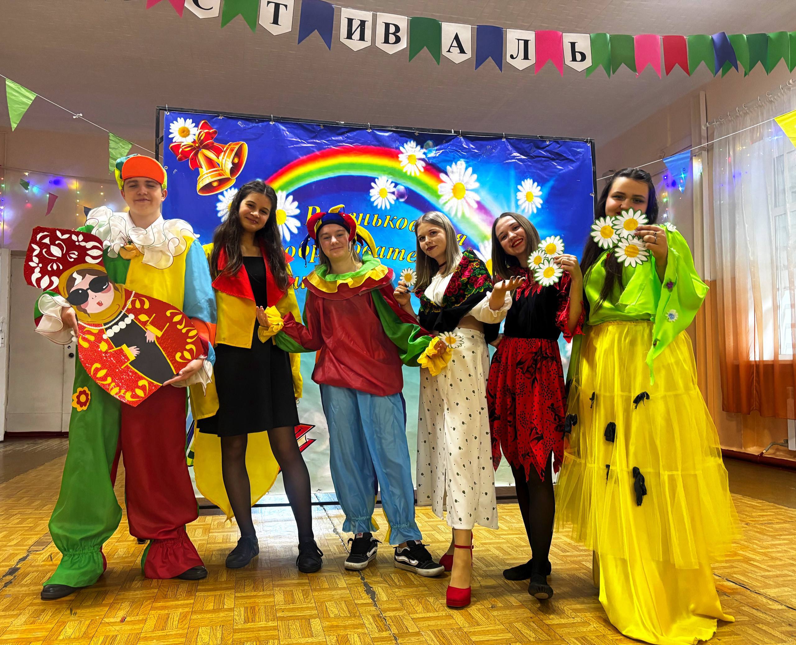 Масленица пришла — весну позвала! В Ровеньковской школе №12 прошла праздничная ярмарка!