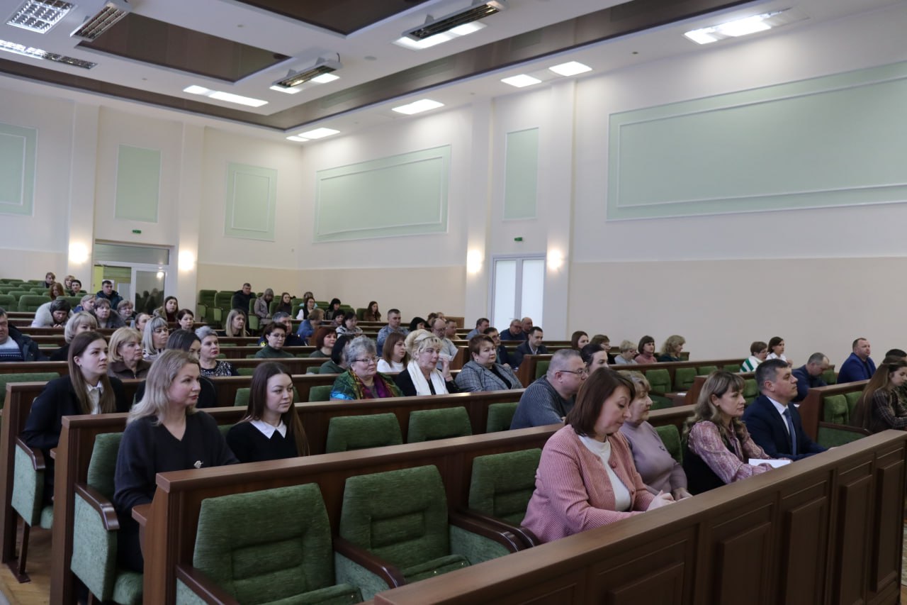 В Администрации Антрацитовского муниципального округа состоялось расширенное аппаратное совещание под председательством главы муниципалитета Сергея Саенко