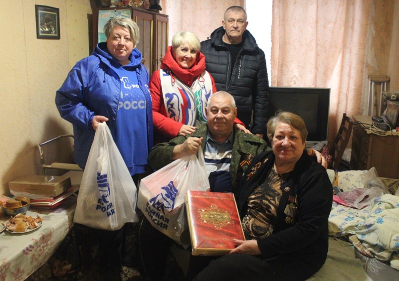 В рамках партийных проектов «Историческая память» и «Женское движение Единой России» активисты Славяносербщины поздравили ветеранов-афганцев Нелю Куренную и Михаила Посталатьева с 37-ой годовщиной вывода советских войск из...