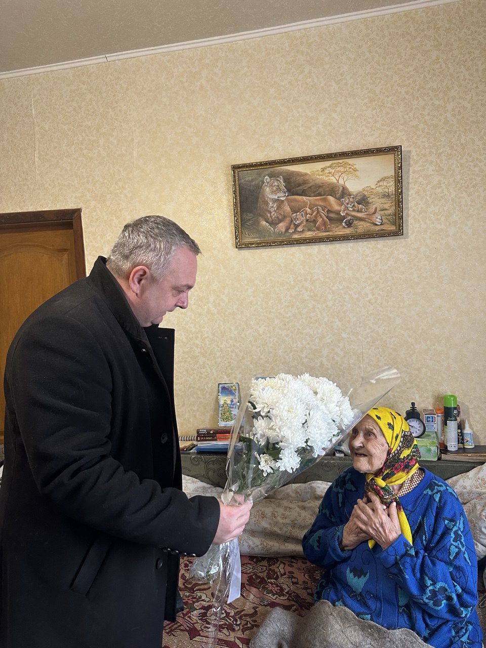 Сегодня в Комплексном центре социального обслуживания населения состоялось трогательное и торжественное событие – 100-летний юбилей отпраздновала одна из подопечных учреждения Валуйская Нина Пимоновна