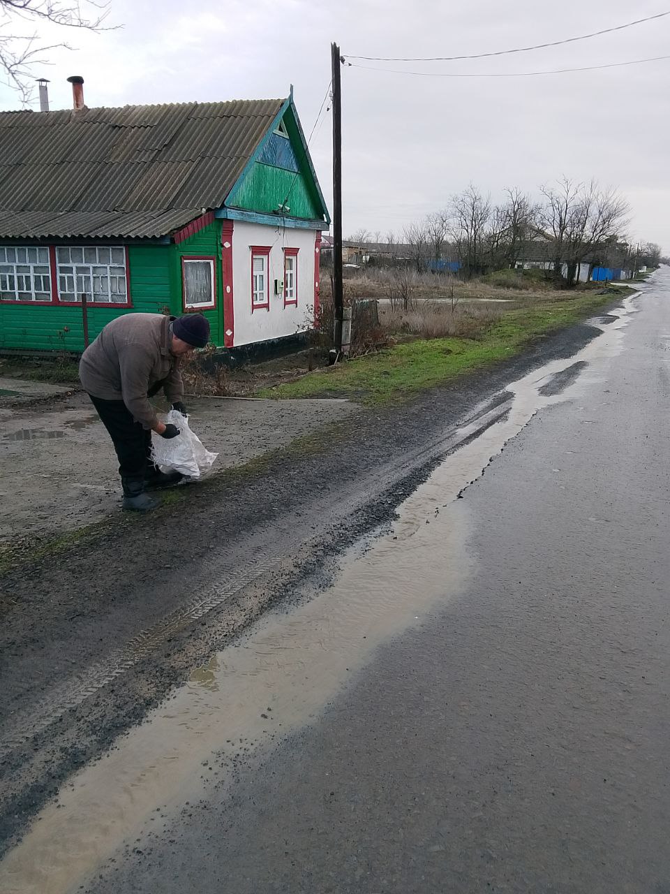 Чистота в Благовке: Уборка центральной улицы после потепления