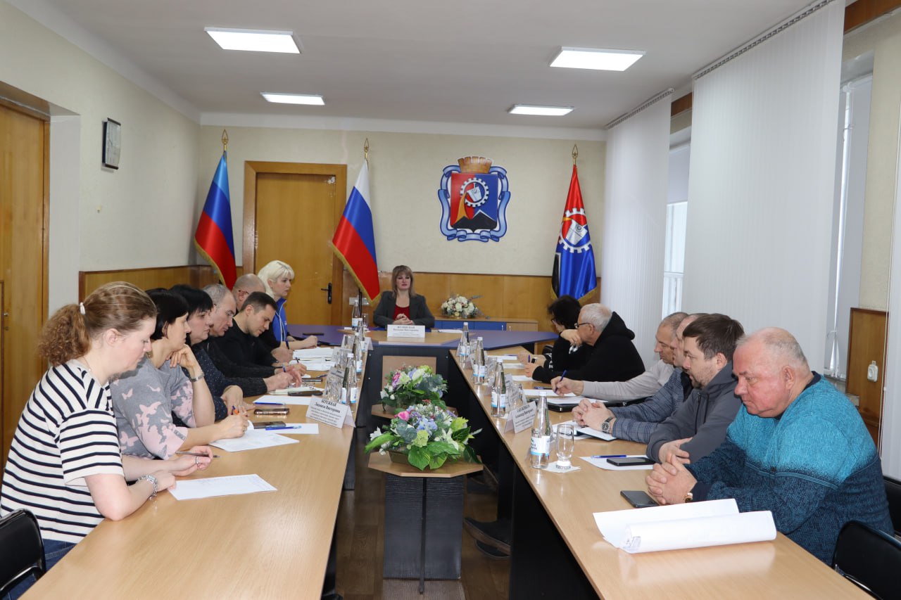 Наталия Жулинская: Рабочую неделю начала с аппаратного совещания со службами ЖКХ