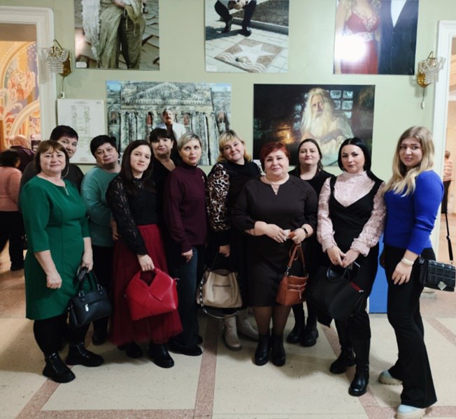 Сотрудники Краснодонского УВК «Забота» посетили Луганский академический музыкально-драматический театр им. М. Голубовича