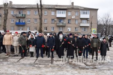 У мемориального комплекса «Слава» состоялся митинг, посвященный 83-й годовщине освобождения города Ровеньки от немецко-фашистских захватчиков
