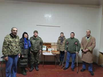 Активисты «Единой России» поздравили военнослужащих, находящихся в госпитале, с наступающим Днем защитника Отечества и Масленицей