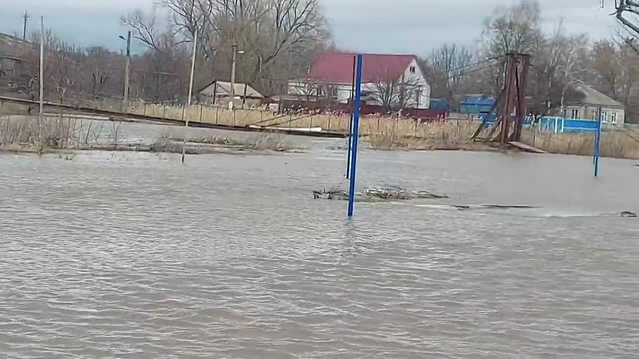 В Беловодске река Деркул вышла из берегов
