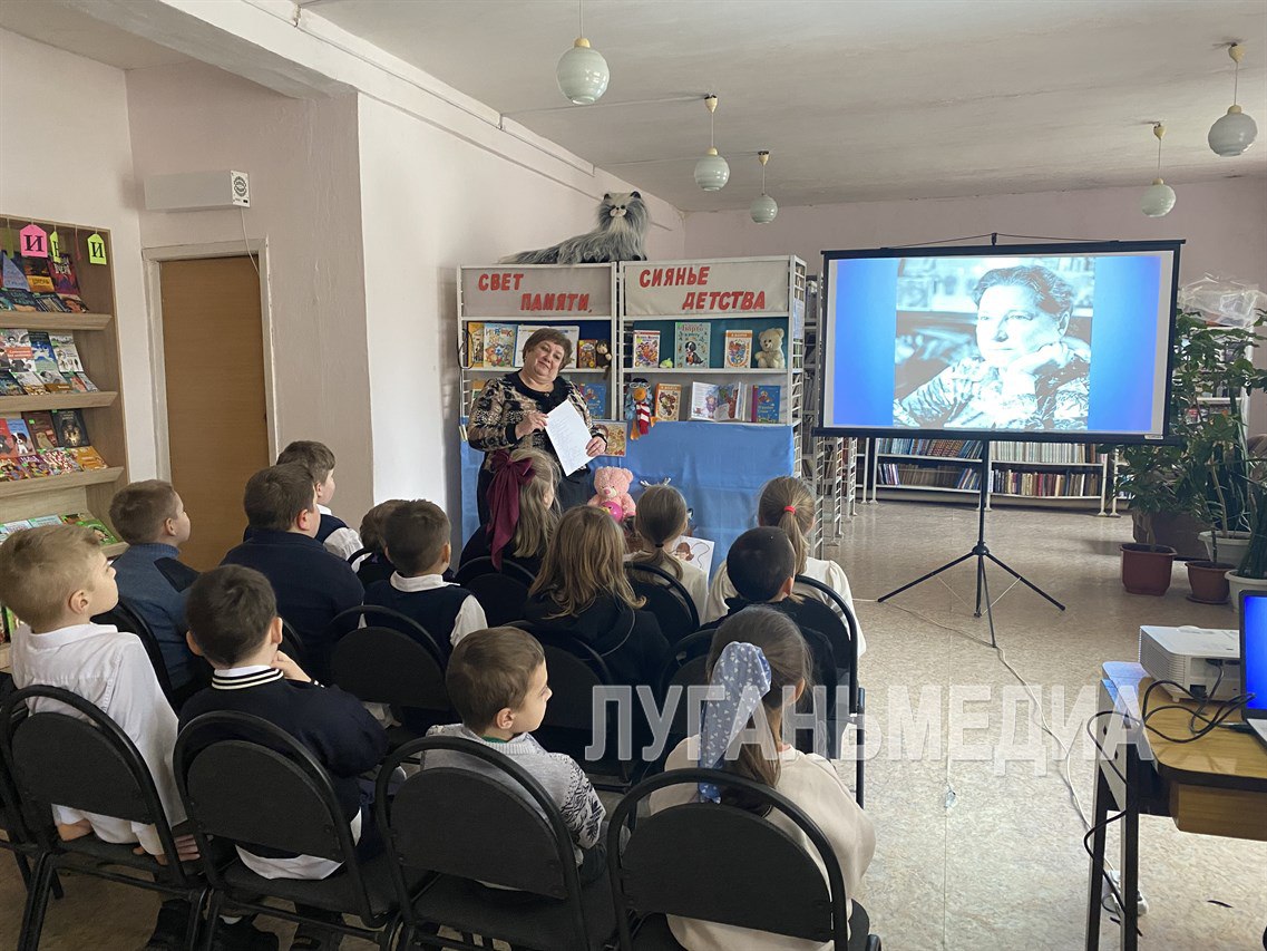 В Кировской детской библиотеке прошел урок-путешествие «Свет памяти, сиянье детства»