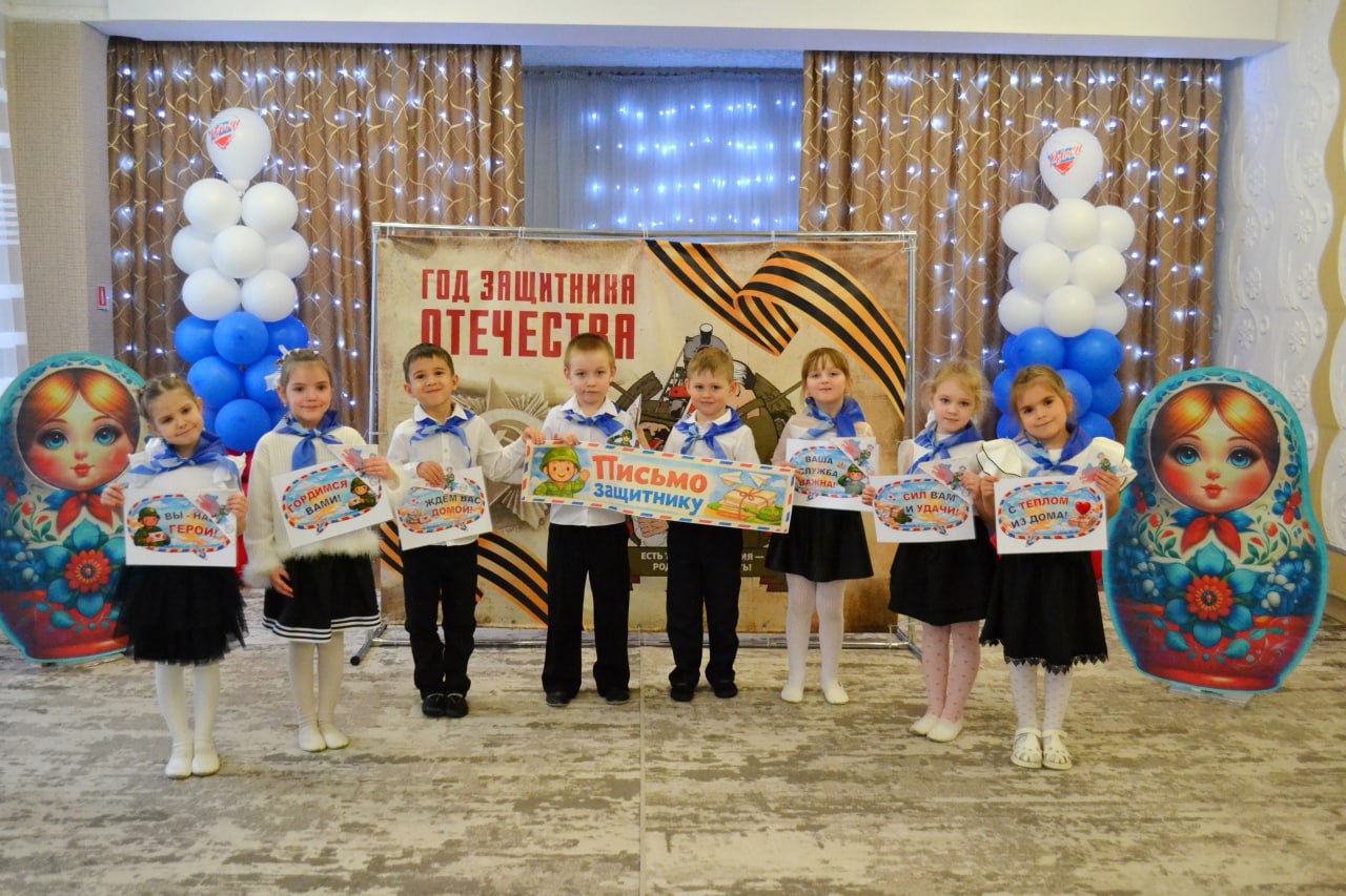 Стахановские детсадовцы пишут письма на передовую