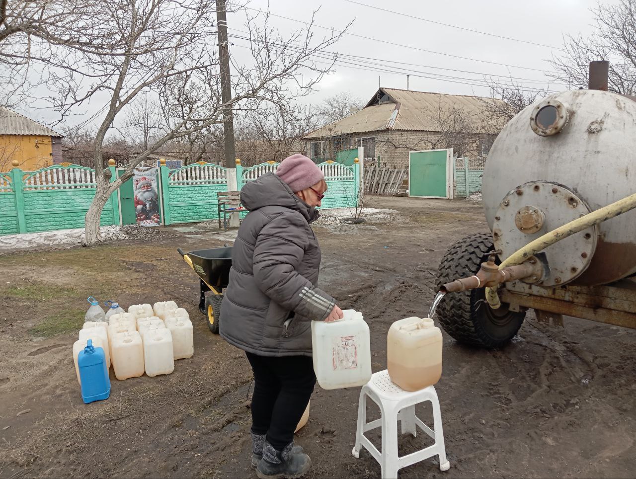 Организация подвоза воды в пгт Новодарьевка