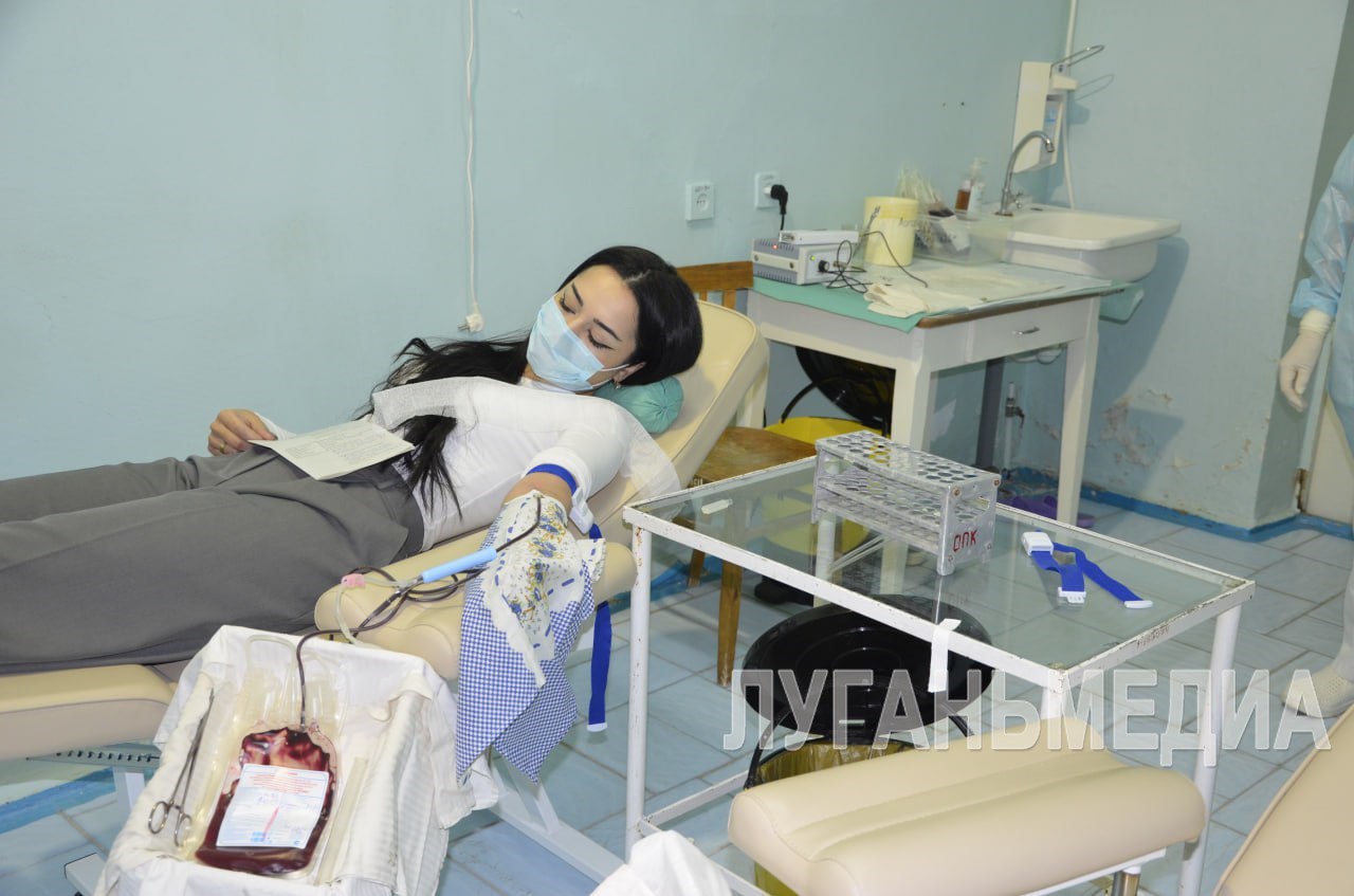 В Лутугино активисты партии «Единая Россия» запустили благотворительную акцию «ZA наших»