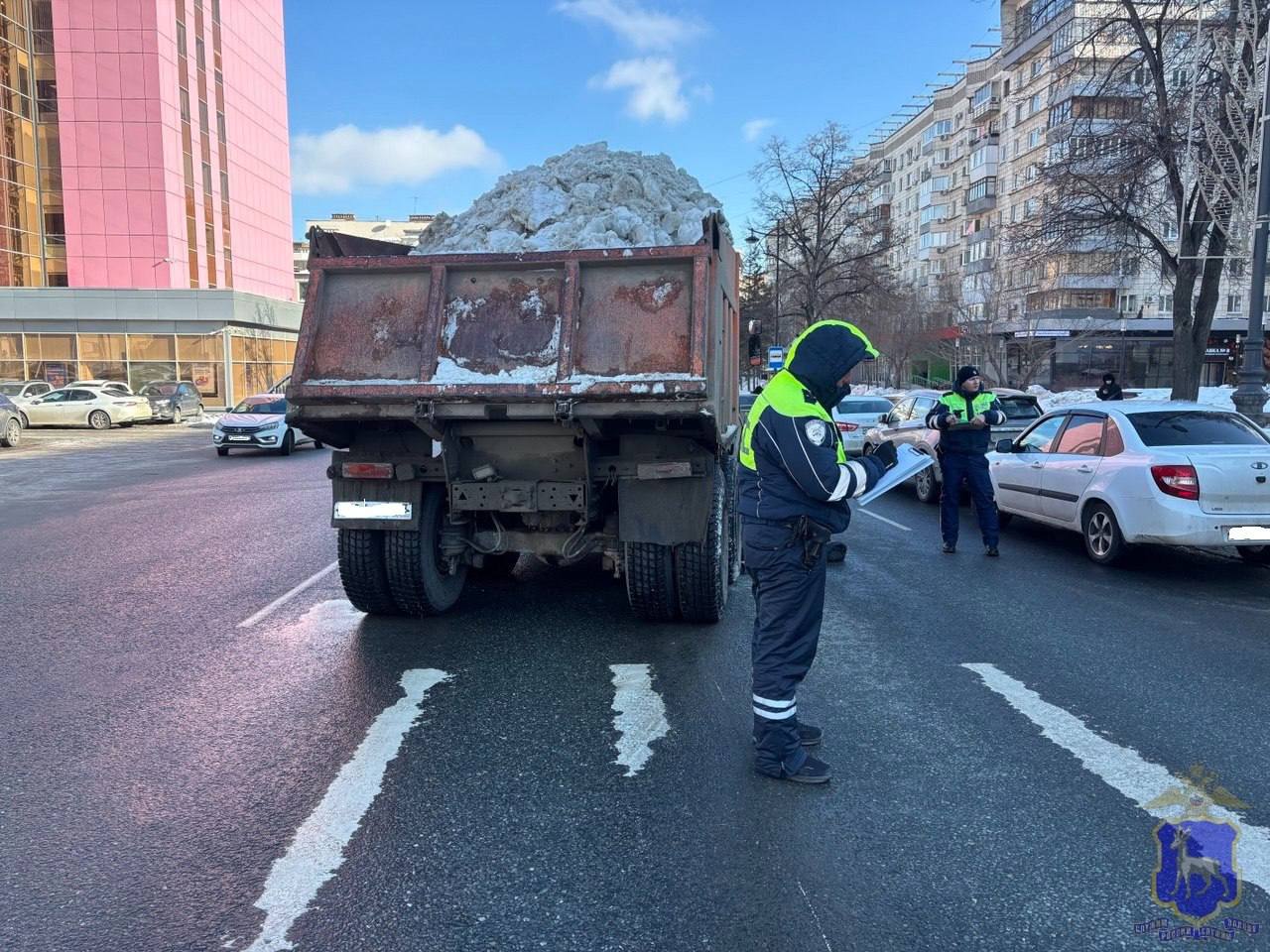 В Самаре выясняют обстоятельства ДТП со смертельным исходом, «КамАЗ» сбил человека