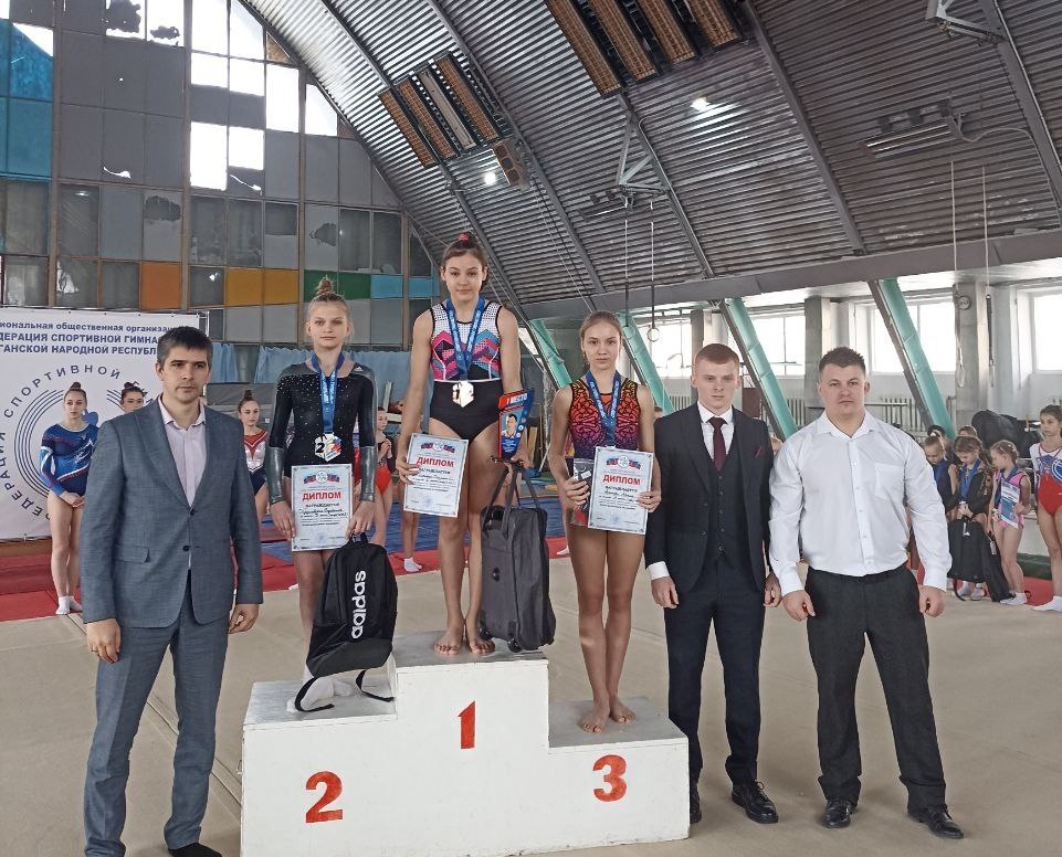 Воспитанники Антрацитовской спортивной школы пприняли участие в Республиканских соревнованиях по спортивной гимнастике памяти Заслуженного тренера Игоря Васильевича Полянского в городе Луганске