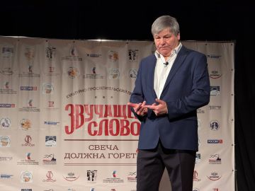 В Луганске состоялся литературный концерт народного артиста России Виктора Никитина «Я сердцем никогда не лгу...»