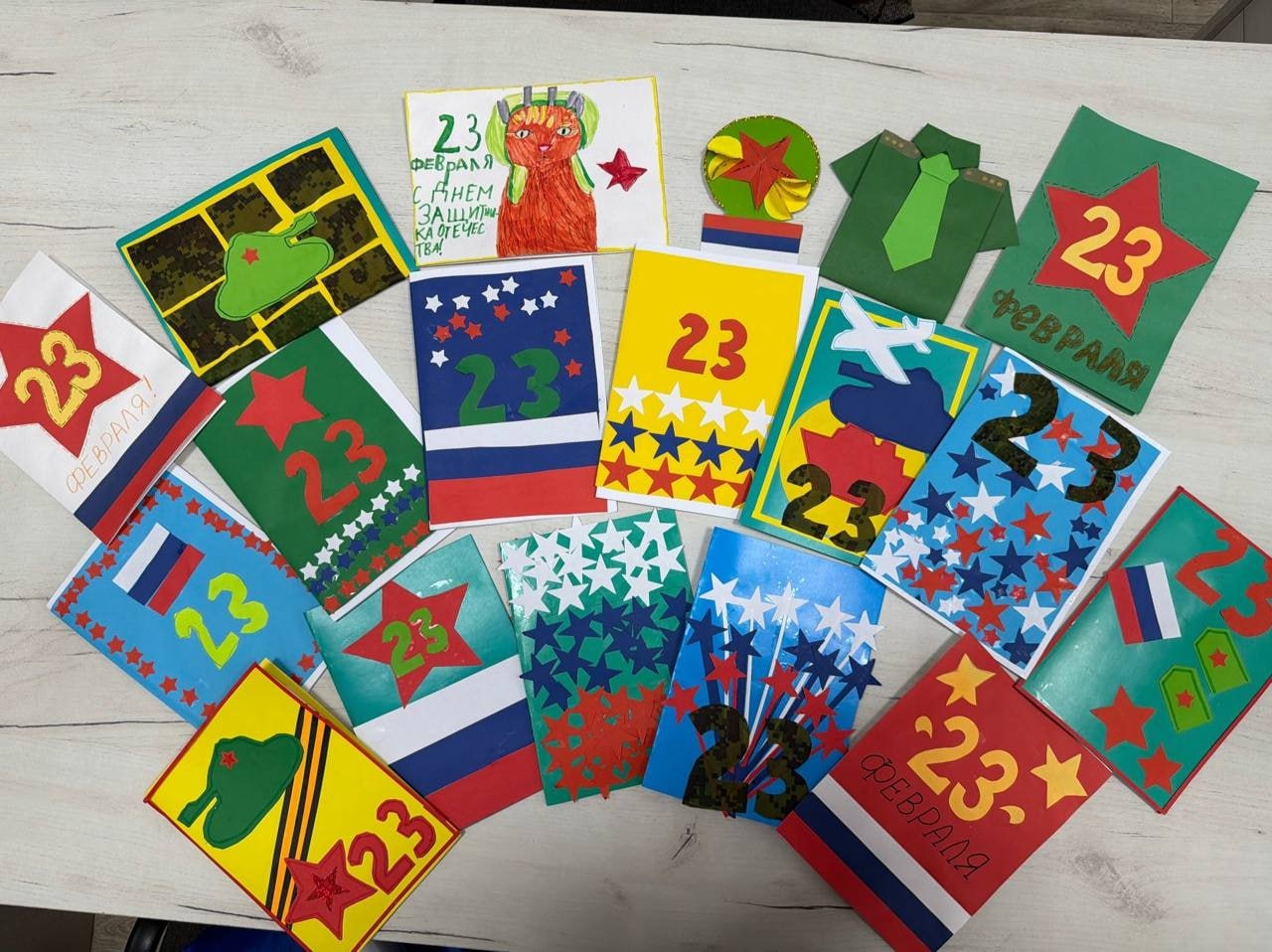 Вячеслав Третьяков: В преддверии Дня Защитника Отечества, обучающиеся Кременского дома детского и юношеского творчества приняли участие в республиканской акции поздравительных открыток "Поздравь Героя Отечества"