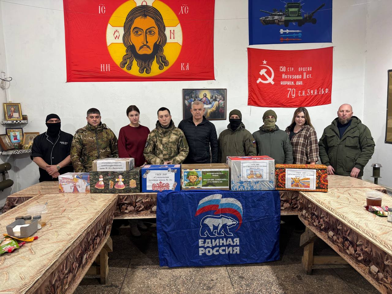 Единороссы доставили свежую выпечку нашим защитникам Родины