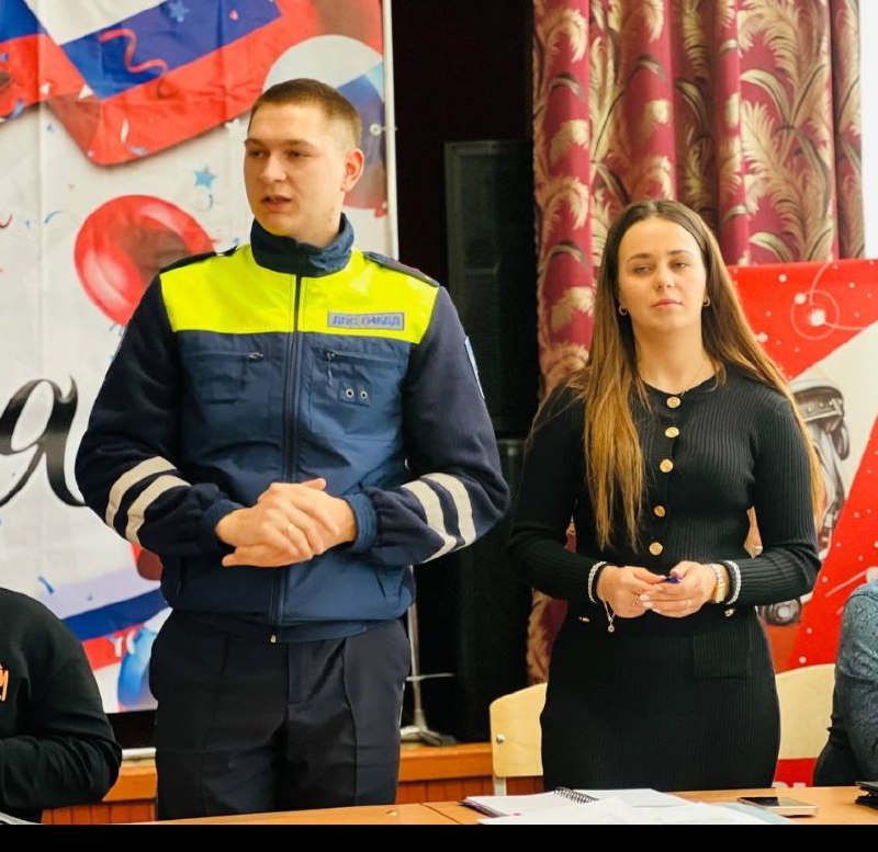 В Ровеньковской школе №6 и Ровеньковской гимназии №1 прошли общешкольные родительские собрания, посвященные безопасности, правовой культуры и психологического благополучия подрастающего поколения