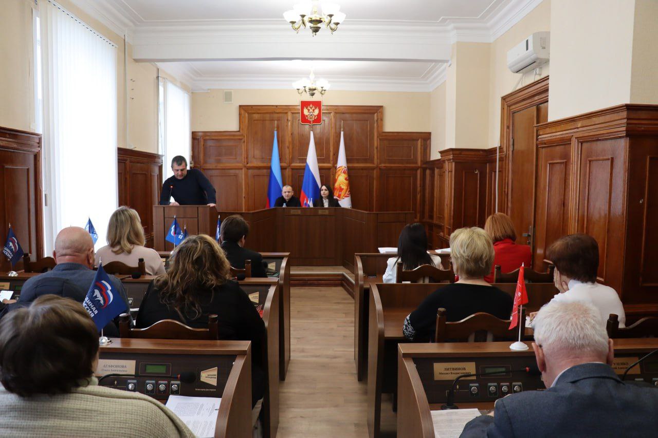 19 февраля состоялся очередной "депутатский час", в ходе которого в режиме традиционного открытого диалога с временно исполняющим полномочия Главы городского округа город Северодонецк Павлом Дреевым депутатам была донесена...