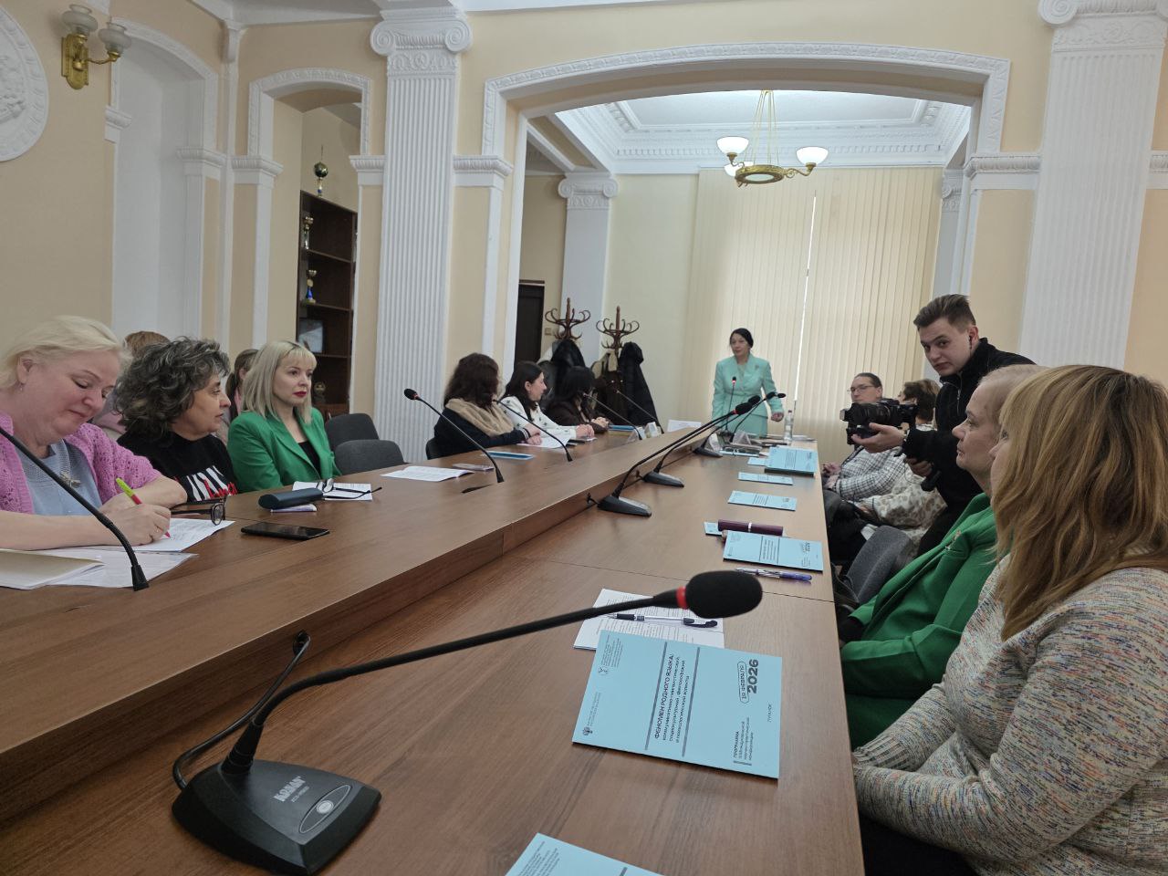 Ольга Бас: В преддверии Международного дня родного языка в Луганской академии культуры и искусств имени Михаила Матусовского прошла третья научно-практическая конференция «Феномен родного языка»