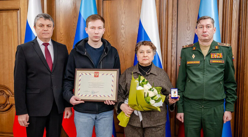 Пасечник вручил Звезду Героя России родным костромича, погибшего в ходе СВО