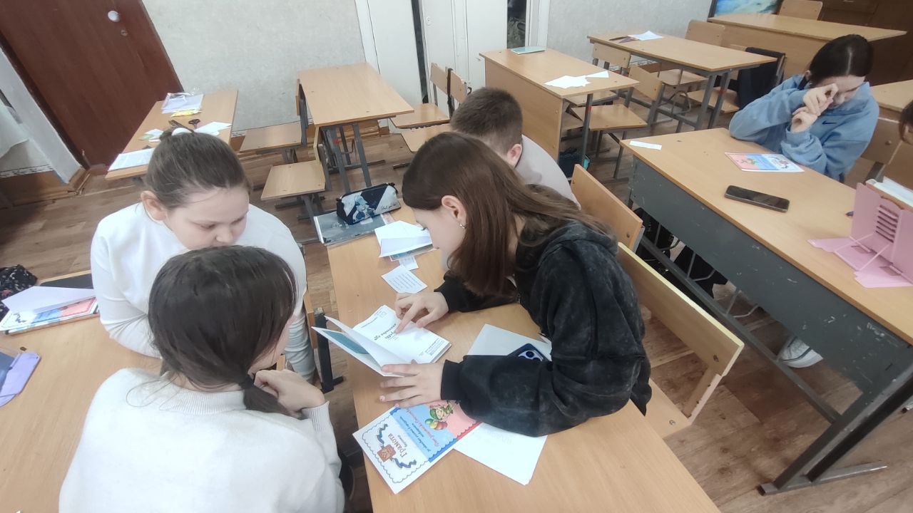 В Славяносербской школе состоялся литературно-поэтический час «Не возвращаться не могу»