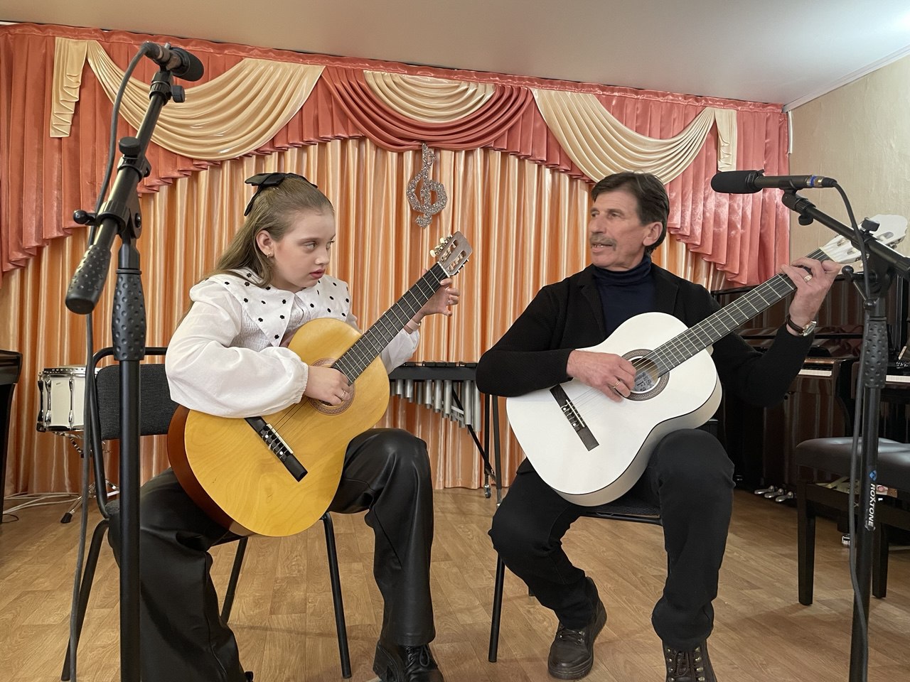 В преддверии Дня защитника Отечества в МБУДО "ЛГДМШ №2" был проведён праздничный концерт, посвящённый мужеству и героизму защитников нашей Родины