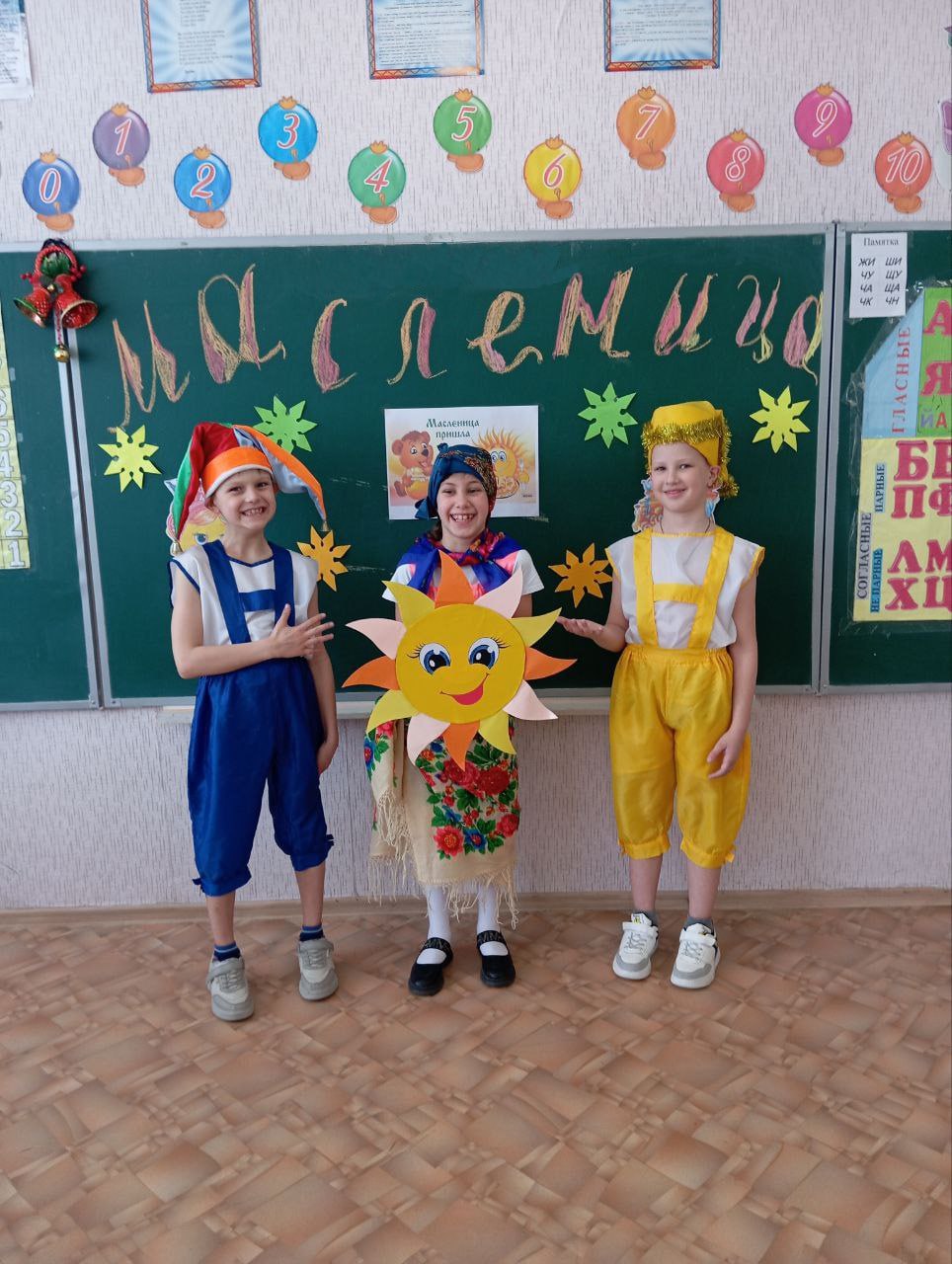 В Кировской средней школе №2 сотрудниками Кировского историко-художественного музея был проведен фольклорный праздник «Масленицу встречаем, зиму провожаем»