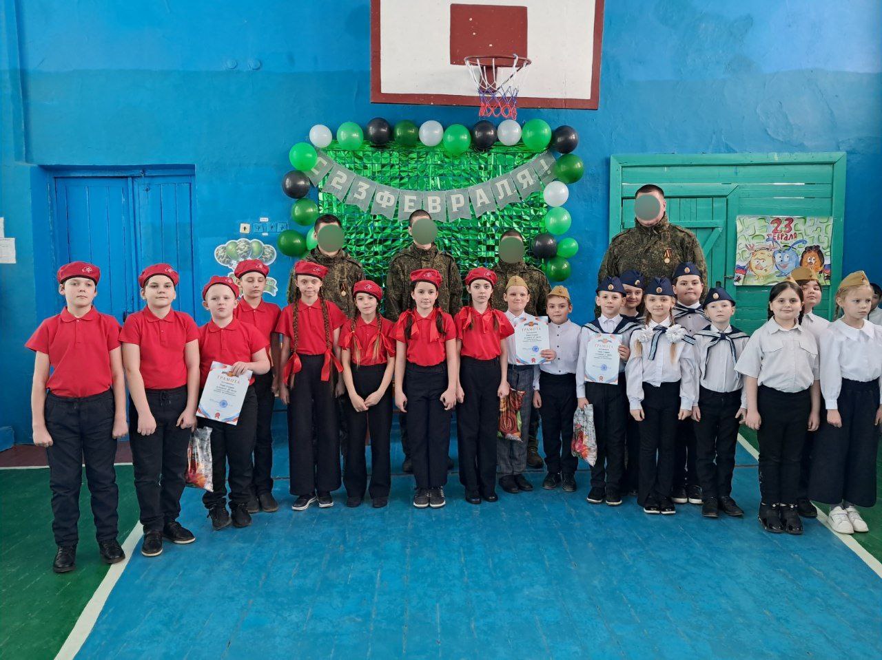 В ГБОУ ЛНР "Каменская СШ" прошел военно-патриотический конкурс «Смотр строя и песни», посвященный Дню защитника Отечества