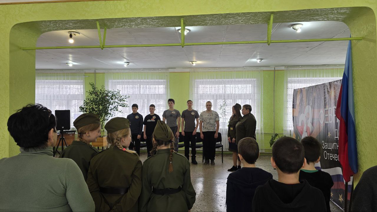 Накануне праздника, сотрудники Дома культуры им. Ленина пгт Новодарьевка провели конкурсно-развлекательную программу ко Дню Защитника Отчества «А ну-ка, парни!»