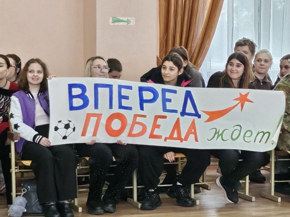 «Время героев!». В канун Дня защитника Отечества, 19 февраля, в Брянковском колледже ЛГПУ состоялся спортивный праздник «Время героев!». Мероприятие было подготовлено преподавателем физической культуры Анной Каменской