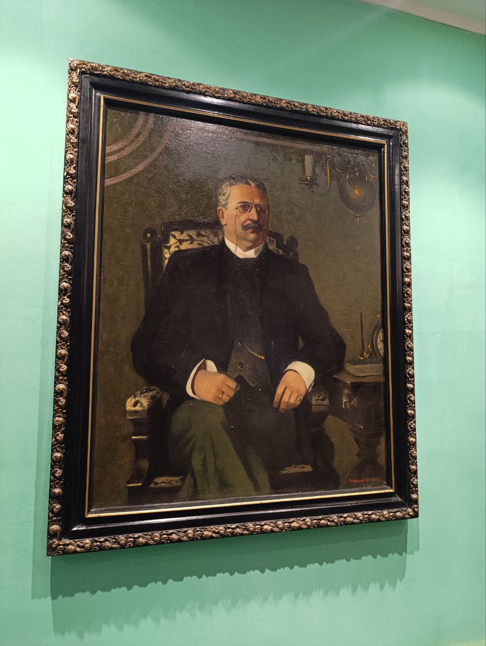 Побывали в заводском музее одного из ведущих машиностроительных предприятий Республики - здесь прошлое луганских паровозов и тепловозов сохраняется не в отчётах, а в реальных экспонатах и историях людей