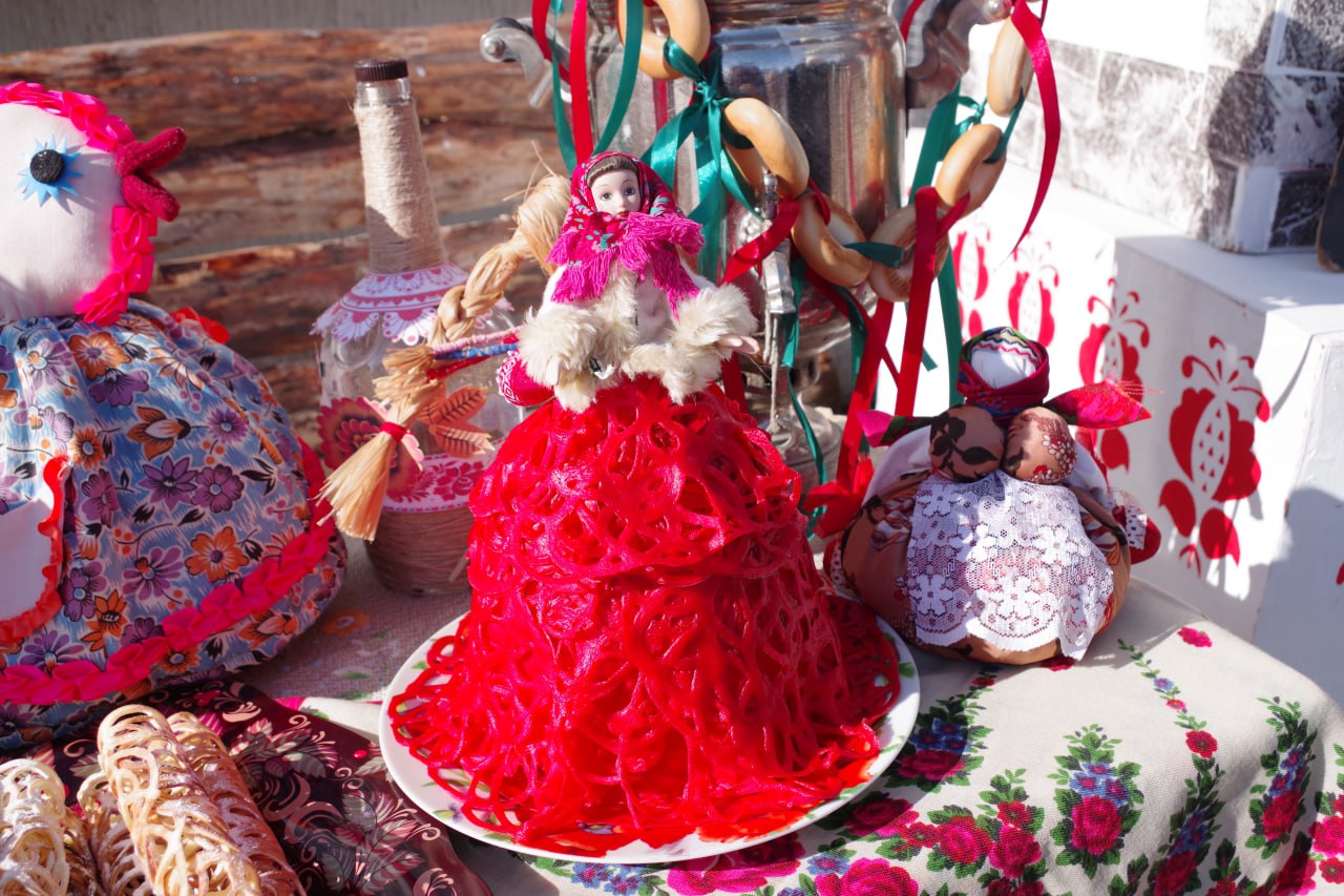 Масленица в Славяносербске: блины, забавы и традиционный хоровод