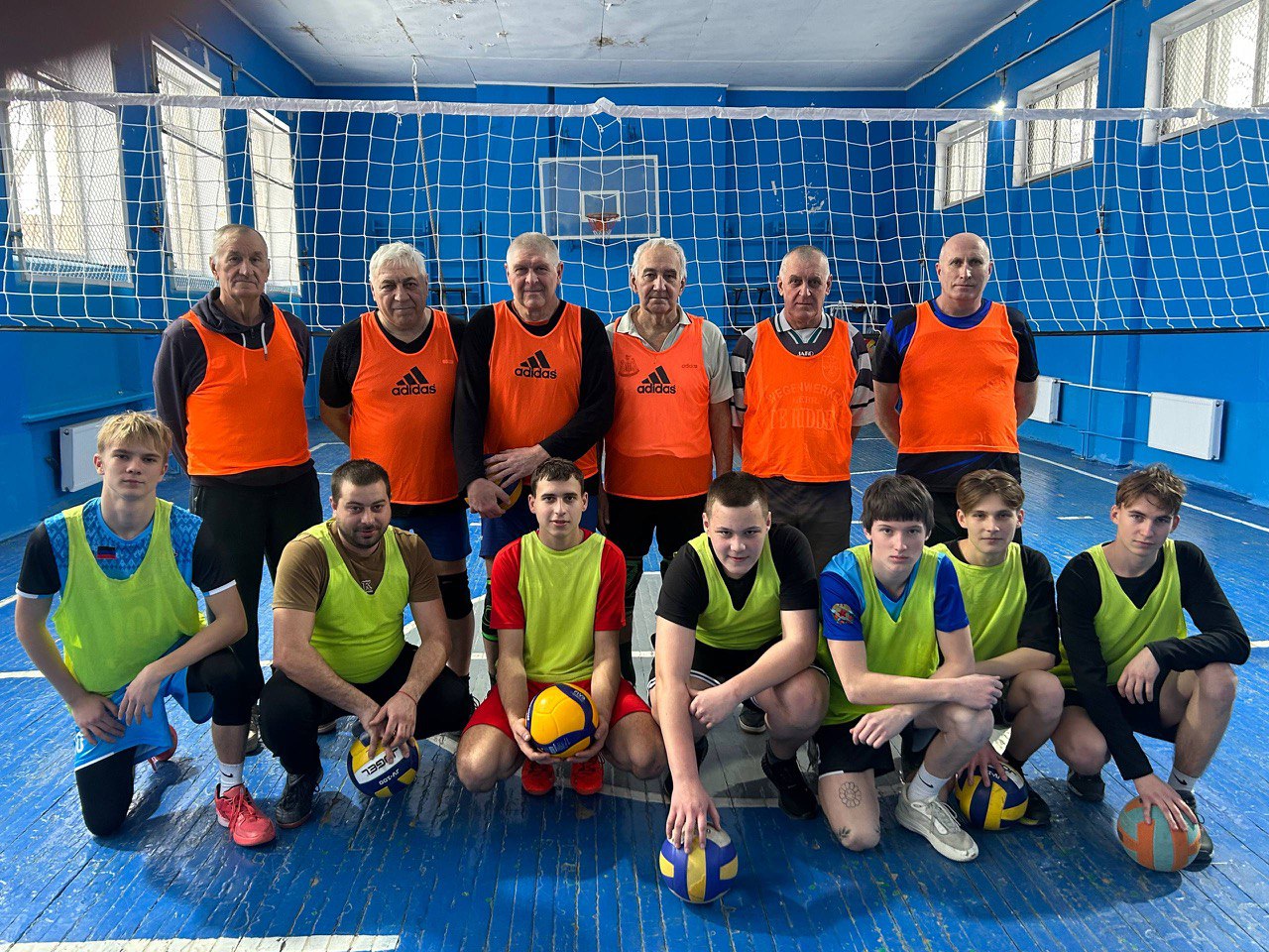 Волейбольный матч объединил поколения